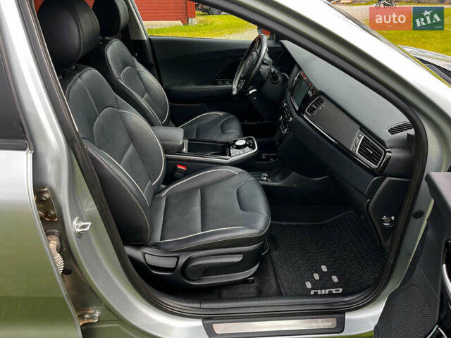 Серый Киа Niro, объемом двигателя 0 л и пробегом 127 тыс. км за 18000 $, фото 19 на Automoto.ua