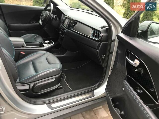 Серый Киа Niro, объемом двигателя 0 л и пробегом 100 тыс. км за 18750 $, фото 15 на Automoto.ua