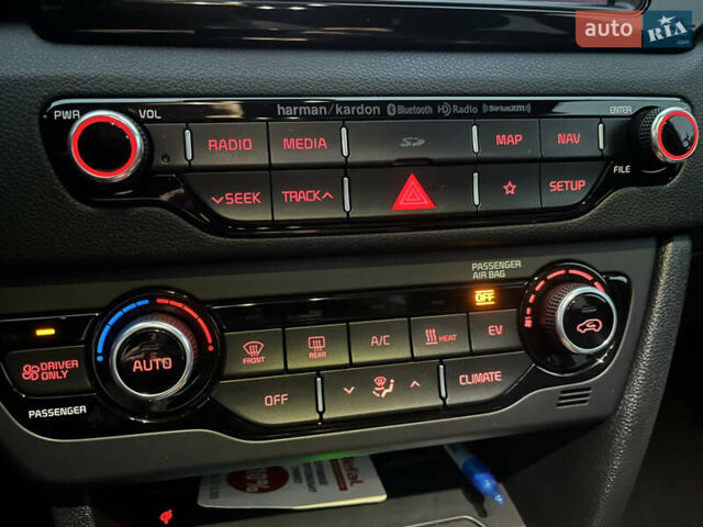 Серый Киа Niro, объемом двигателя 0 л и пробегом 64 тыс. км за 17900 $, фото 8 на Automoto.ua