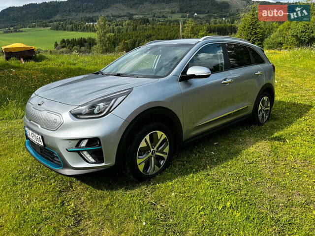 Серый Киа Niro, объемом двигателя 0 л и пробегом 127 тыс. км за 18000 $, фото 2 на Automoto.ua