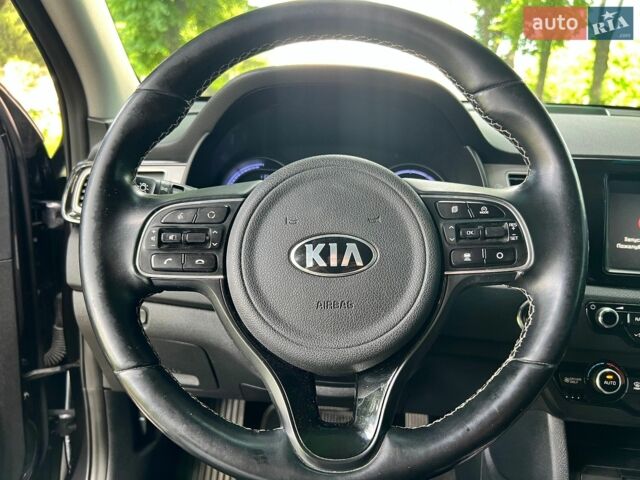 Серый Киа Niro, объемом двигателя 0 л и пробегом 165 тыс. км за 19000 $, фото 25 на Automoto.ua