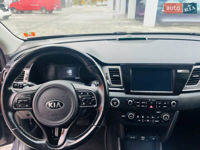 Серый Киа Niro, объемом двигателя 0 л и пробегом 102 тыс. км за 18900 $, фото 23 на Automoto.ua