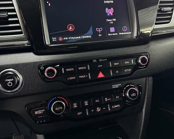 Серый Киа Niro, объемом двигателя 0 л и пробегом 123 тыс. км за 17599 $, фото 15 на Automoto.ua
