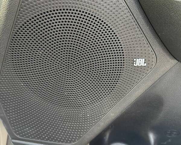 Сірий Кіа Niro, об'ємом двигуна 0 л та пробігом 121 тис. км за 17600 $, фото 4 на Automoto.ua