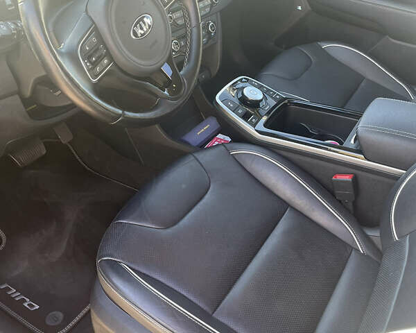 Киа Niro 2019 в Львове на Automoto.ua Серый Киа Niro, объемом двигателя 0 л и пробегом 89 тыс. км за 21300 $, фото 16 на Automoto.ua
