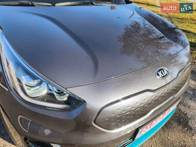 Сірий Кіа Niro, об'ємом двигуна 0 л та пробігом 154 тис. км за 18000 $, фото 2 на Automoto.ua
