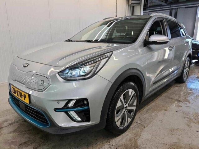 Сірий Кіа Niro, об'ємом двигуна 0 л та пробігом 100 тис. км за 16800 $, фото 1 на Automoto.ua