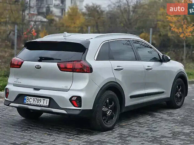 Серый Киа Niro, объемом двигателя 1.6 л и пробегом 115 тыс. км за 16700 $, фото 5 на Automoto.ua