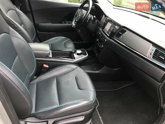 Серый Киа Niro, объемом двигателя 0 л и пробегом 100 тыс. км за 18750 $, фото 23 на Automoto.ua