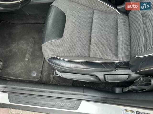 Сірий Кіа Niro, об'ємом двигуна 0 л та пробігом 110 тис. км за 16400 $, фото 12 на Automoto.ua