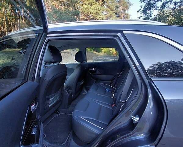 Серый Киа Niro, объемом двигателя 0 л и пробегом 118 тыс. км за 18944 $, фото 7 на Automoto.ua
