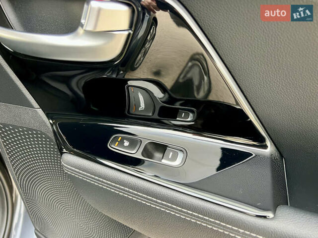 Серый Киа Niro, объемом двигателя 0 л и пробегом 70 тыс. км за 19350 $, фото 47 на Automoto.ua