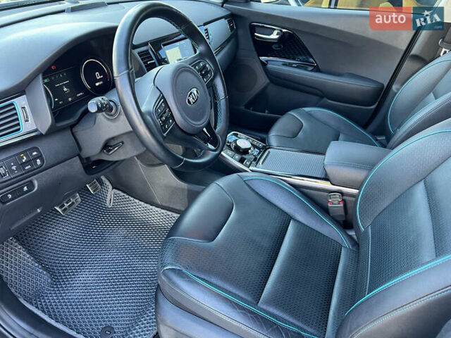 Сірий Кіа Niro, об'ємом двигуна 0 л та пробігом 92 тис. км за 18800 $, фото 25 на Automoto.ua