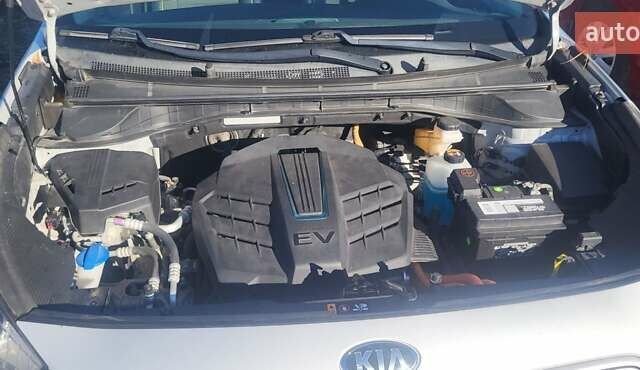 Киа Niro 2019 в Львове на Automoto.ua Серый Киа Niro, объемом двигателя 0 л и пробегом 245 тыс. км за 16499 $, фото 6 на Automoto.ua