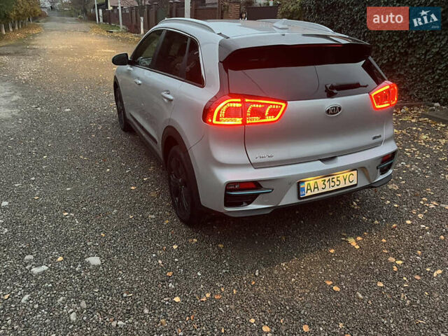 Серый Киа Niro, объемом двигателя 0 л и пробегом 64 тыс. км за 17900 $, фото 4 на Automoto.ua