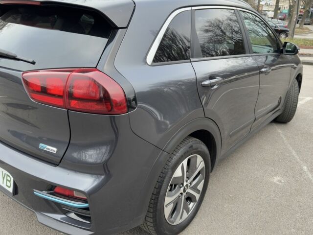 Серый Киа Niro, объемом двигателя 0 л и пробегом 67 тыс. км за 16800 $, фото 3 на Automoto.ua