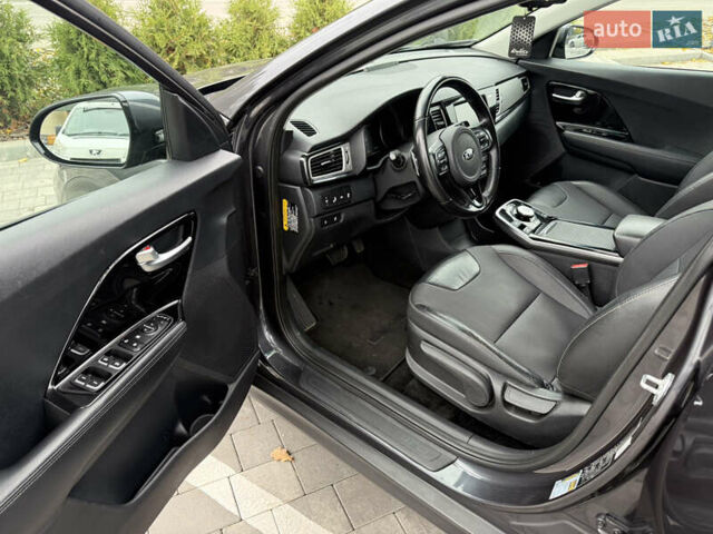 Сірий Кіа Niro, об'ємом двигуна 0 л та пробігом 66 тис. км за 16900 $, фото 6 на Automoto.ua