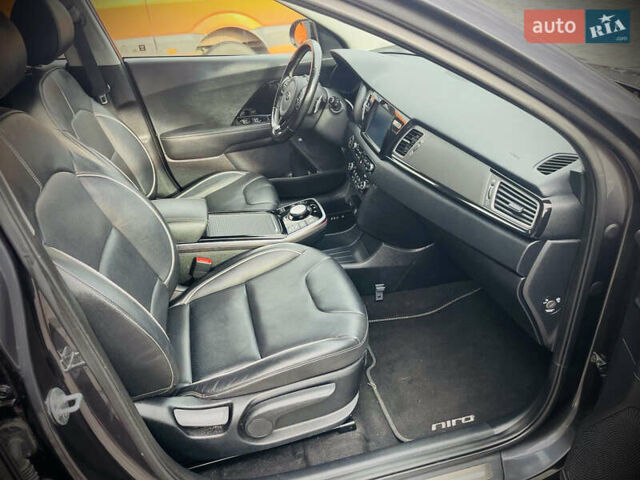 Серый Киа Niro, объемом двигателя 0 л и пробегом 102 тыс. км за 18900 $, фото 28 на Automoto.ua