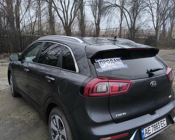 Сірий Кіа Niro, об'ємом двигуна 1.58 л та пробігом 80 тис. км за 21000 $, фото 4 на Automoto.ua