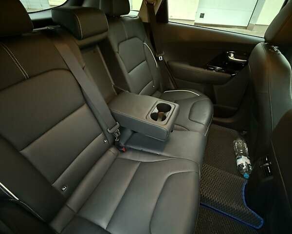Серый Киа Niro, объемом двигателя 0 л и пробегом 110 тыс. км за 18250 $, фото 22 на Automoto.ua