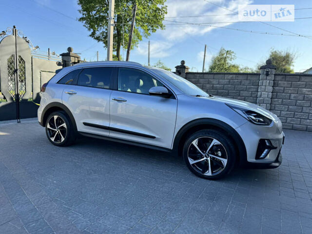 Сірий Кіа Niro, об'ємом двигуна 0 л та пробігом 136 тис. км за 18499 $, фото 17 на Automoto.ua