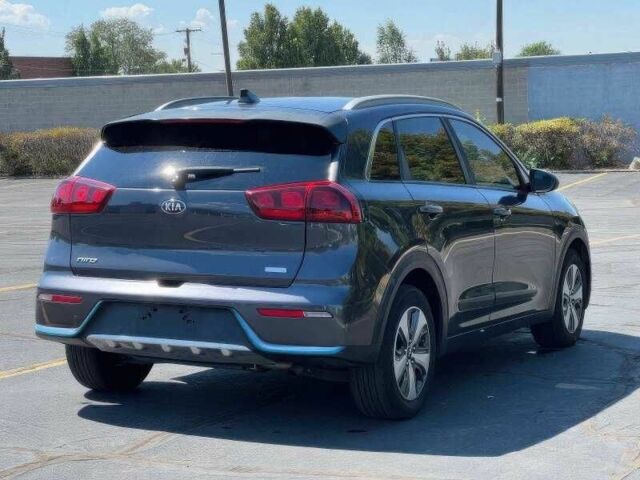 Серый Киа Niro, объемом двигателя 1.6 л и пробегом 88 тыс. км за 4600 $, фото 5 на Automoto.ua