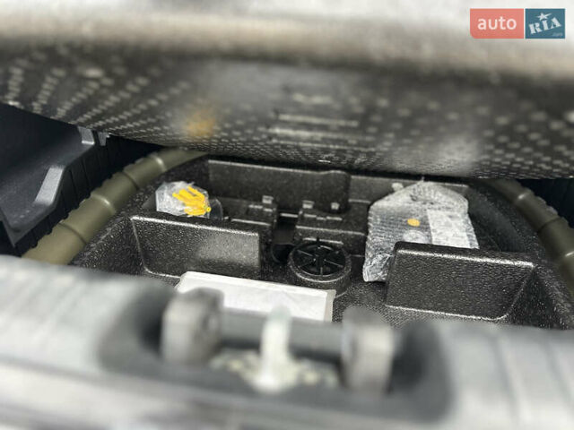 Серый Киа Niro, объемом двигателя 0 л и пробегом 157 тыс. км за 16999 $, фото 23 на Automoto.ua