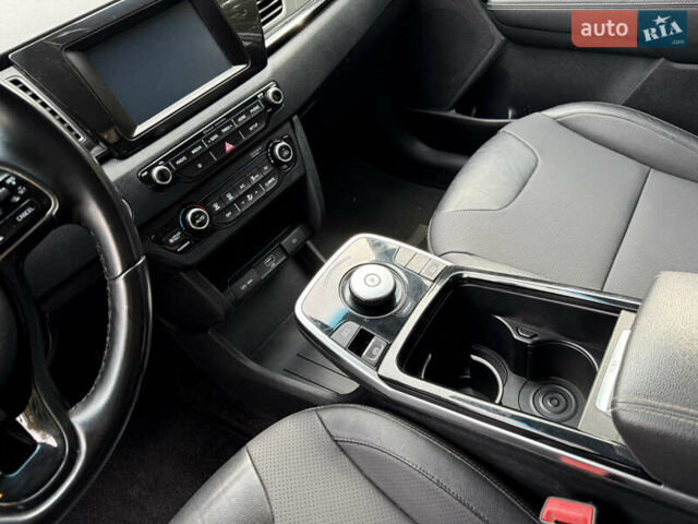 Сірий Кіа Niro, об'ємом двигуна 0 л та пробігом 65 тис. км за 16700 $, фото 17 на Automoto.ua