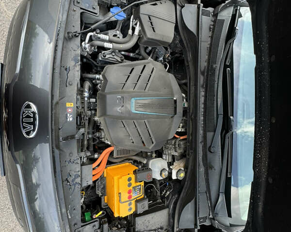 Серый Киа Niro, объемом двигателя 0 л и пробегом 102 тыс. км за 18499 $, фото 47 на Automoto.ua