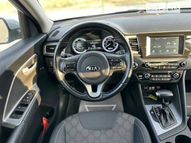 Сірий Кіа Niro, об'ємом двигуна 1.58 л та пробігом 68 тис. км за 20990 $, фото 26 на Automoto.ua