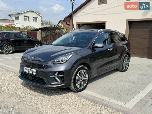 Серый Киа Niro, объемом двигателя 0 л и пробегом 115 тыс. км за 18885 $, фото 1 на Automoto.ua