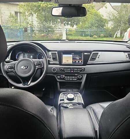 Серый Киа Niro, объемом двигателя 0 л и пробегом 147 тыс. км за 16500 $, фото 10 на Automoto.ua