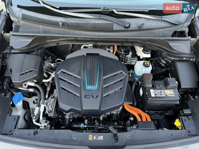 Сірий Кіа Niro, об'ємом двигуна 0 л та пробігом 65 тис. км за 16700 $, фото 20 на Automoto.ua