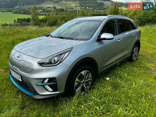Серый Киа Niro, объемом двигателя 0 л и пробегом 127 тыс. км за 18000 $, фото 1 на Automoto.ua