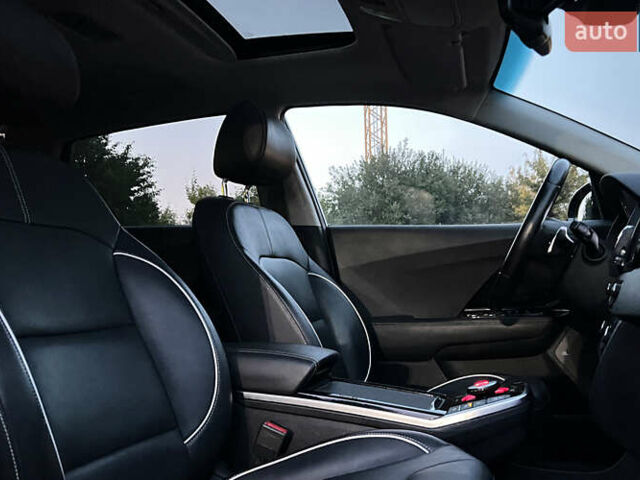 Сірий Кіа Niro, об'ємом двигуна 0 л та пробігом 79 тис. км за 20300 $, фото 17 на Automoto.ua