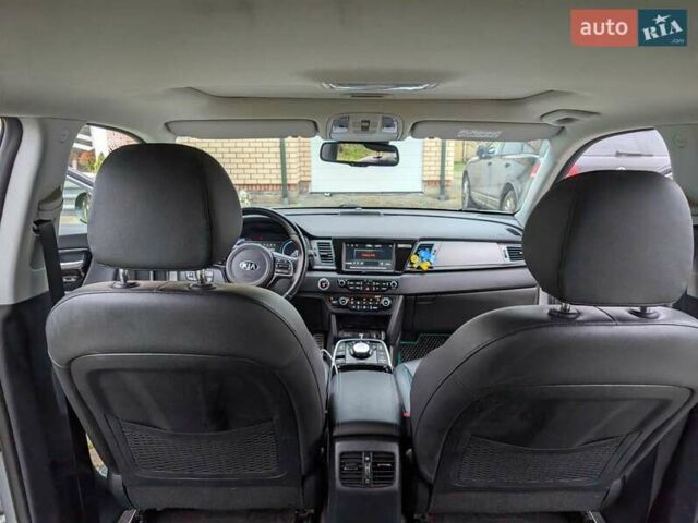 Серый Киа Niro, объемом двигателя 0 л и пробегом 142 тыс. км за 18800 $, фото 8 на Automoto.ua