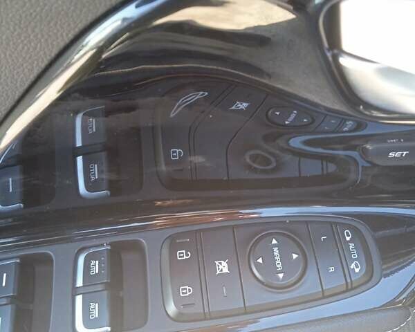 Серый Киа Niro, объемом двигателя 0 л и пробегом 137 тыс. км за 16999 $, фото 1 на Automoto.ua