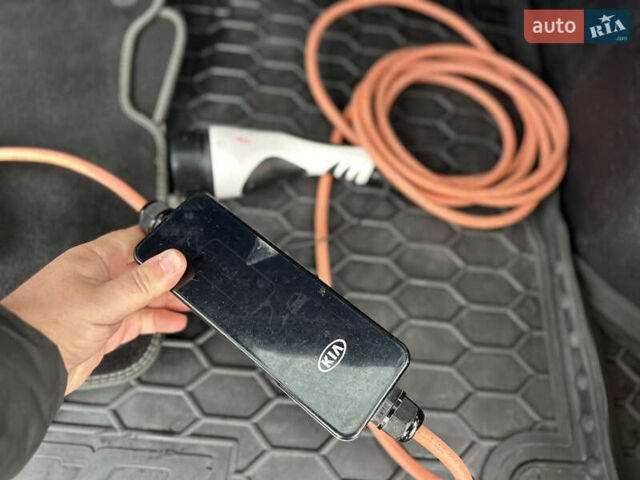 Серый Киа Niro, объемом двигателя 0 л и пробегом 157 тыс. км за 16999 $, фото 16 на Automoto.ua