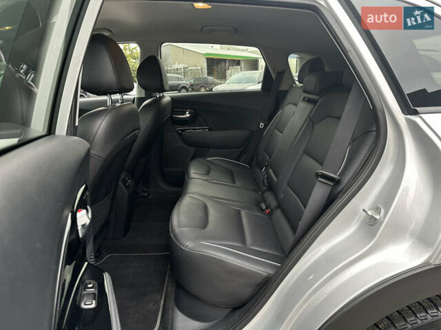 Серый Киа Niro, объемом двигателя 0 л и пробегом 120 тыс. км за 18600 $, фото 20 на Automoto.ua