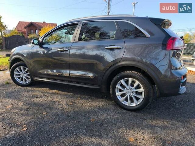 Сірий Кіа Niro, об'ємом двигуна 0 л та пробігом 154 тис. км за 18000 $, фото 6 на Automoto.ua