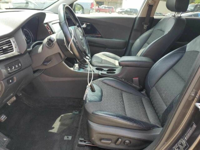 Серый Киа Niro, объемом двигателя 0 л и пробегом 61 тыс. км за 3500 $, фото 6 на Automoto.ua