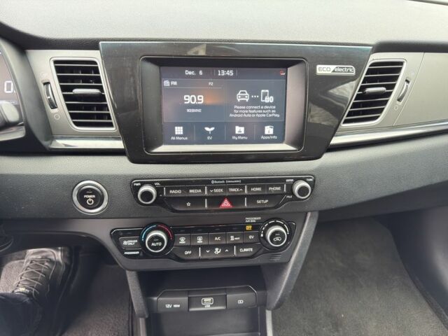 Серый Киа Niro, объемом двигателя 0 л и пробегом 67 тыс. км за 16800 $, фото 9 на Automoto.ua