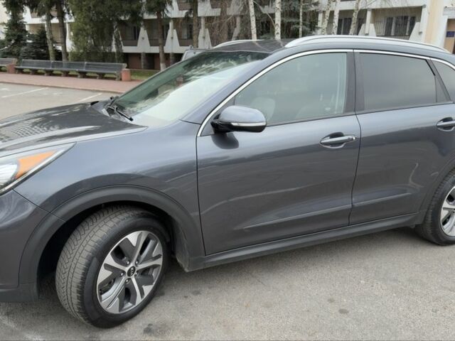 Серый Киа Niro, объемом двигателя 0 л и пробегом 67 тыс. км за 16800 $, фото 4 на Automoto.ua