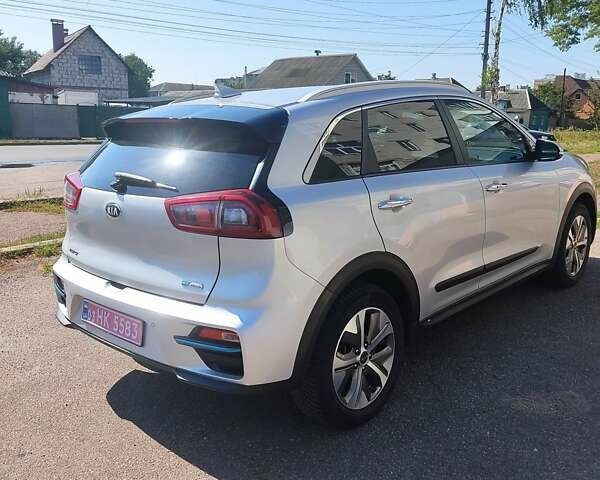Серый Киа Niro, объемом двигателя 0 л и пробегом 74 тыс. км за 17800 $, фото 8 на Automoto.ua