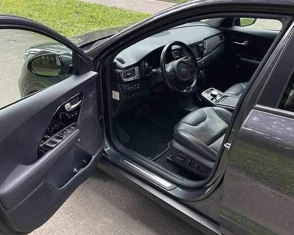 Серый Киа Niro, объемом двигателя 0 л и пробегом 129 тыс. км за 14999 $, фото 7 на Automoto.ua