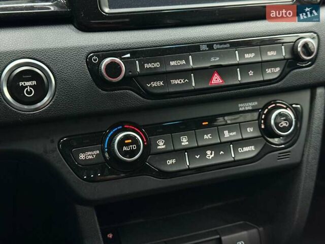 Сірий Кіа Niro, об'ємом двигуна 0 л та пробігом 93 тис. км за 18737 $, фото 19 на Automoto.ua