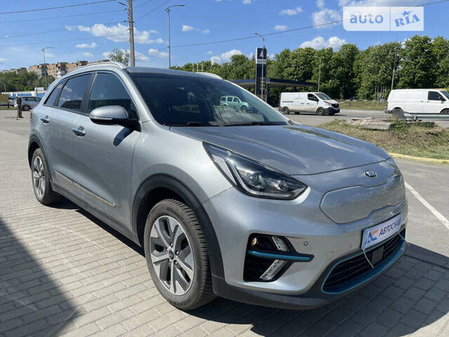 Сірий Кіа Niro, об'ємом двигуна 0 л та пробігом 129 тис. км за 19999 $, фото 6 на Automoto.ua