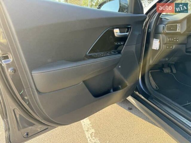 Серый Киа Niro, объемом двигателя 0 л и пробегом 130 тыс. км за 17500 $, фото 9 на Automoto.ua