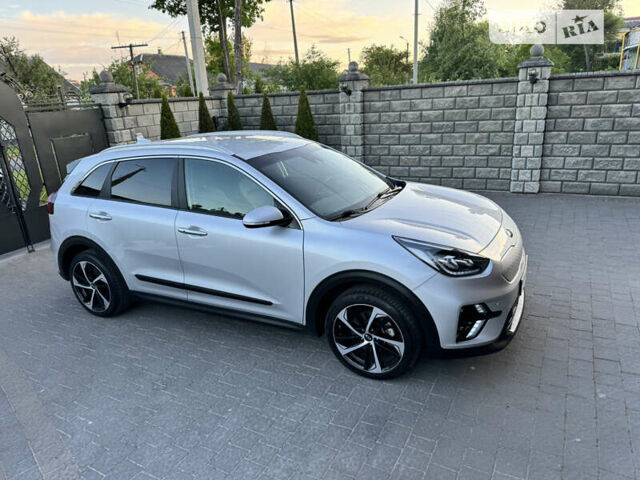 Сірий Кіа Niro, об'ємом двигуна 0 л та пробігом 136 тис. км за 18499 $, фото 99 на Automoto.ua