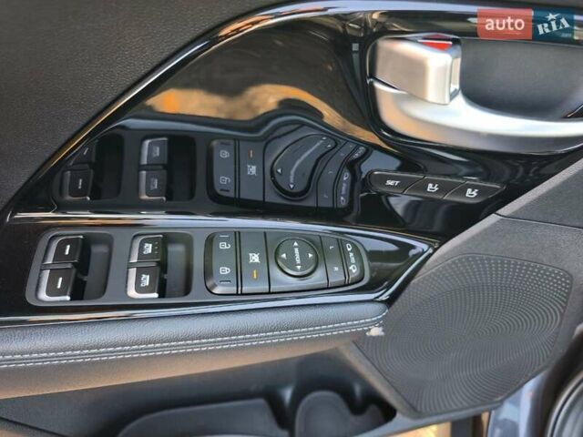 Сірий Кіа Niro, об'ємом двигуна 0 л та пробігом 154 тис. км за 18000 $, фото 18 на Automoto.ua